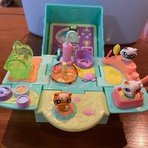 RARE Littlest Pet Shop Teeniest Tiniest Take Along Cats Playset - Like New